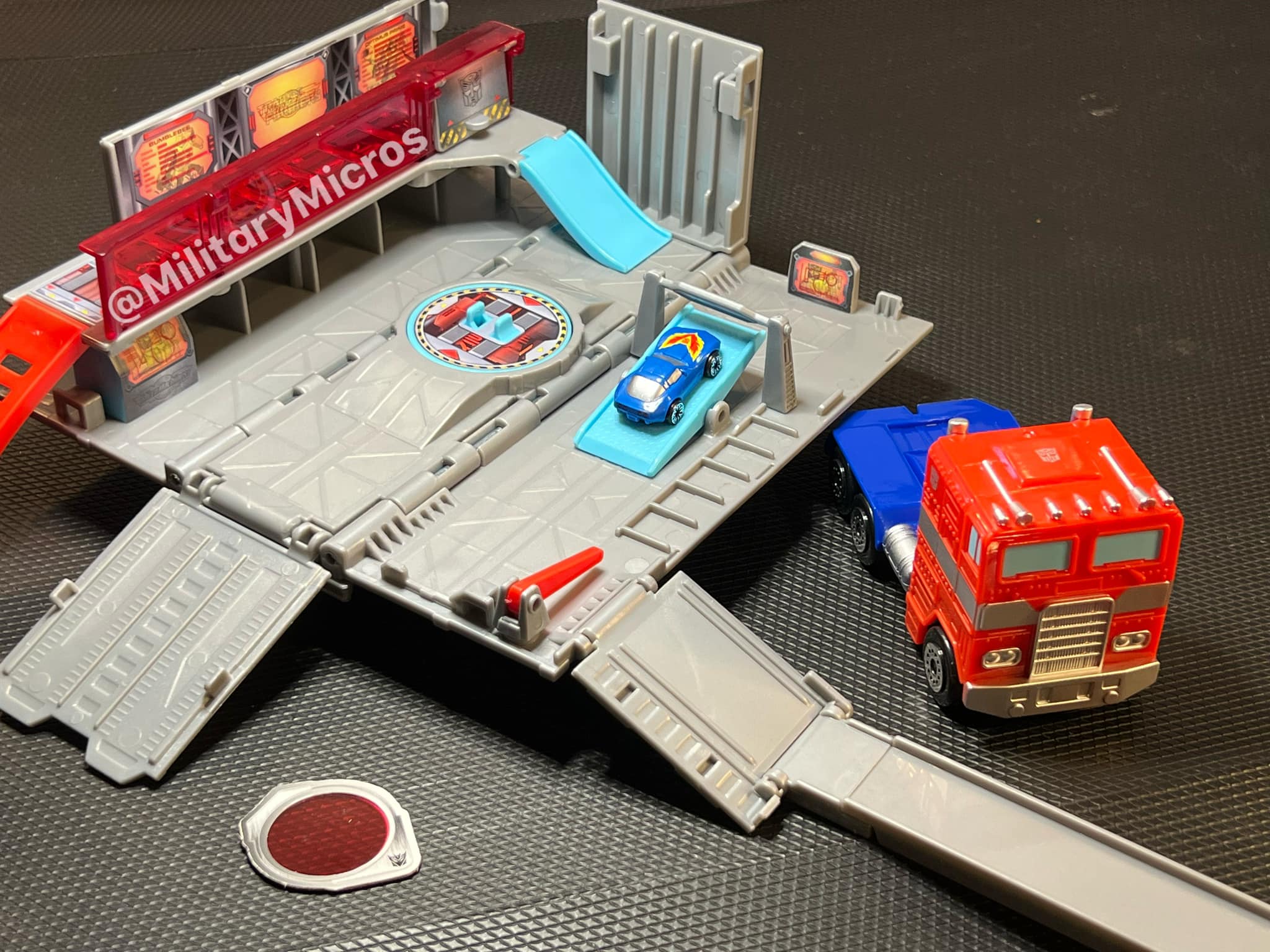 Micro Machines Transformers G1 Optimus Prime Hauler Playset In